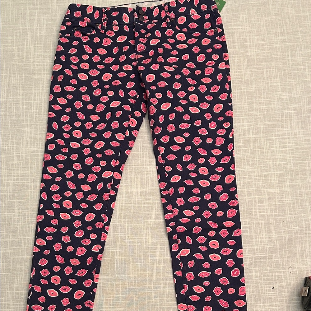 NWT Lilly Pulitzer pants with Pink Lip Pattern
